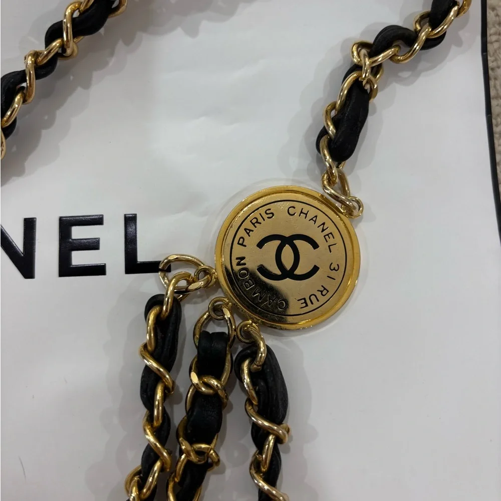 Authentic ICONIC RARE CHANEL Rue 31 Cambon vintage leather medallion belt 98cm